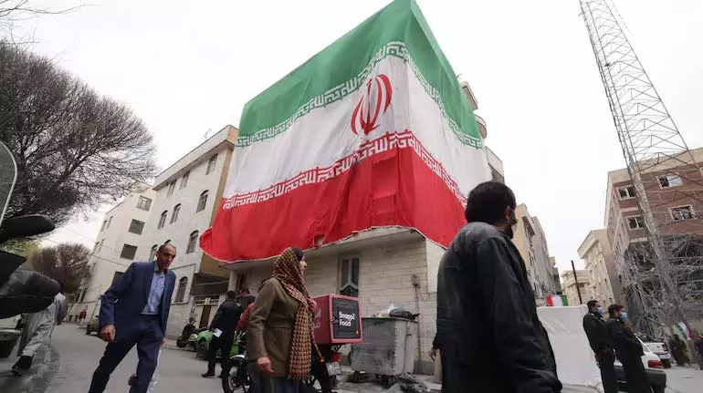 Iran ने कहा कि वह न्यूक्लियर हथियार नहीं बनाना चाहता, संसद NPT से बाहर निकलने पर विचार कर रही Iran ने कहा कि वह न्यूक्लियर हथियार नहीं बनाना चाहता, संसद NPT से बाहर निकलने पर विचार कर रही