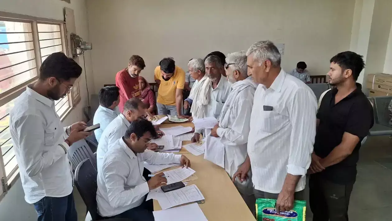 Hisar: बुजुर्गों के लिए पेंशन प्रक्रिया बनी झंझट Hisar: बुजुर्गों के लिए पेंशन प्रक्रिया बनी झंझट