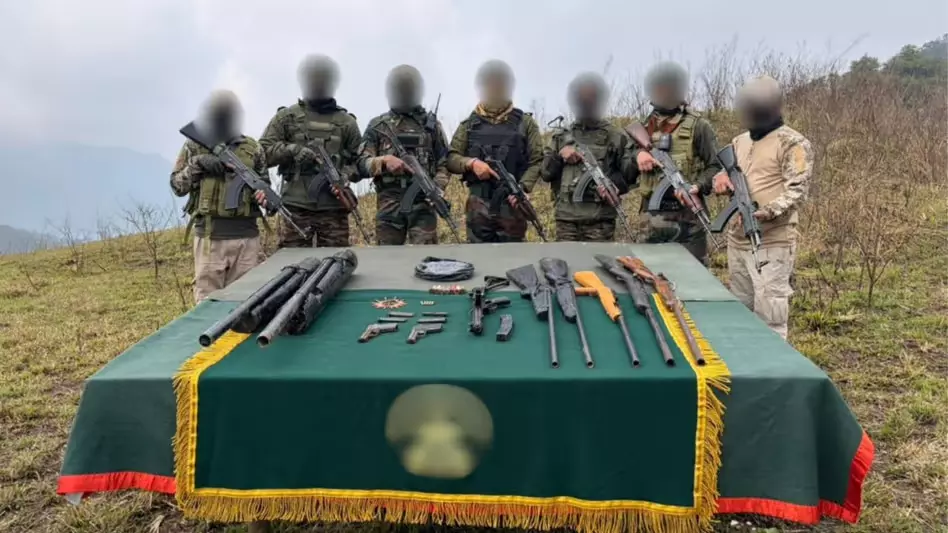 Manipur में स्पीयर कोर ऑपरेशन: 17 माओवादी कैडर गिरफ्तार Manipur में स्पीयर कोर ऑपरेशन: 17 माओवादी कैडर गिरफ्तार