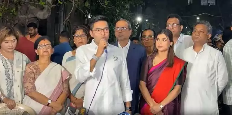 अभिषेक ने CEO के ऑफिस में विस्फोटक आरोप लगाए अभिषेक ने CEO के ऑफिस में विस्फोटक आरोप लगाए