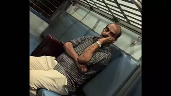 Kerala की ट्रेन में आदमी के ‘डरावने’ इशारे करने का वीडियो महिला ने रिकॉर्ड किया Kerala की ट्रेन में आदमी के ‘डरावने’ इशारे करने का वीडियो महिला ने रिकॉर्ड किया