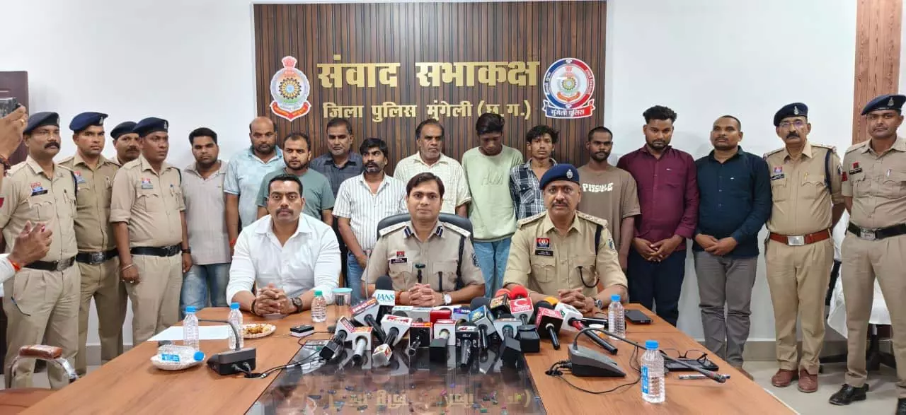 सेवानिवृत्त लेखापाल की हत्या का खुलासा, 11 आरोपियों सहित 4 नाबालिग गिरफ्तार सेवानिवृत्त लेखापाल की हत्या का खुलासा, 11 आरोपियों सहित 4 नाबालिग गिरफ्तार