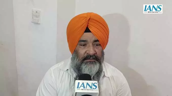 अमृतपाल सिंह को पैरोल देने की मांग तेज, सांसद सरबजीत सिंह खालसा ने सरकार से की अपील अमृतपाल सिंह को पैरोल देने की मांग तेज, सांसद सरबजीत सिंह खालसा ने सरकार से की अपील