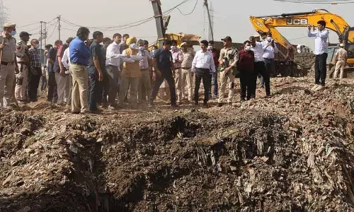 LG ने भलस्वा लैंडफिल साइट पर बायोरेमेडिएशन कार्यों की समीक्षा की LG ने भलस्वा लैंडफिल साइट पर बायोरेमेडिएशन कार्यों की समीक्षा की