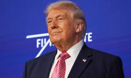 Trumps claim: अमेरिका ईरान के संसदीय स्पीकर से कर रहा बातचीत, ईरान ने किया खंडन Trumps claim: अमेरिका ईरान के संसदीय स्पीकर से कर रहा बातचीत, ईरान ने किया खंडन