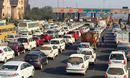 Delhi-Gurugram एक्सप्रेसवे पर खेड़की दौला टोल प्लाजा पर कारों के लिए 100 रुपये शुल्क Delhi-Gurugram एक्सप्रेसवे पर खेड़की दौला टोल प्लाजा पर कारों के लिए 100 रुपये शुल्क