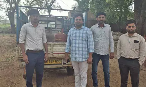 Haryana के हांसी में LPG की कालाबाजारी रोकने के लिए छापेमारी Haryana के हांसी में LPG की कालाबाजारी रोकने के लिए छापेमारी