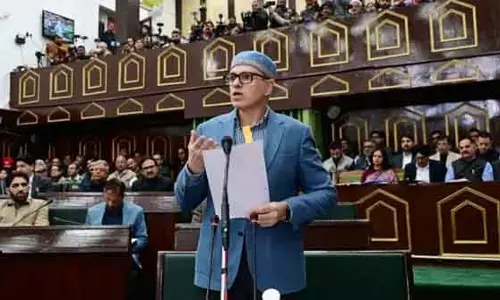मुख्यमंत्री ने JKLAमें सात CAG रिपोर्ट, वित्त और विनियोग खाते पेश किए