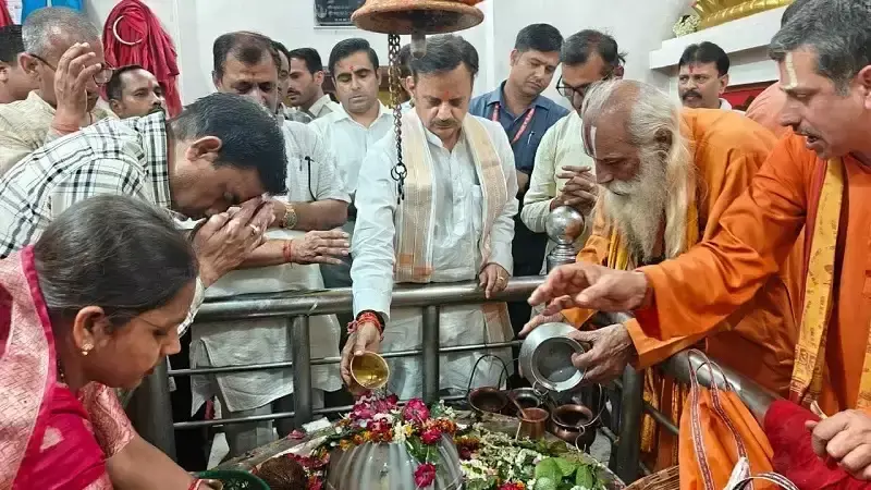 Rewa: उप मुख्यमंत्री शुक्ल ने कृषि कार्यों का लिया अवलोकन Rewa: उप मुख्यमंत्री शुक्ल ने कृषि कार्यों का लिया अवलोकन