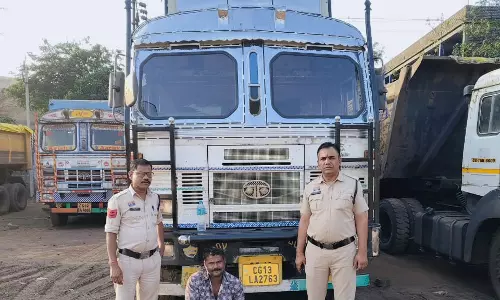 पुलिस का ऑपरेशन प्रहार, ट्रक सहित 13 टन अवैध स्क्रैप जब्त पुलिस का ऑपरेशन प्रहार, ट्रक सहित 13 टन अवैध स्क्रैप जब्त