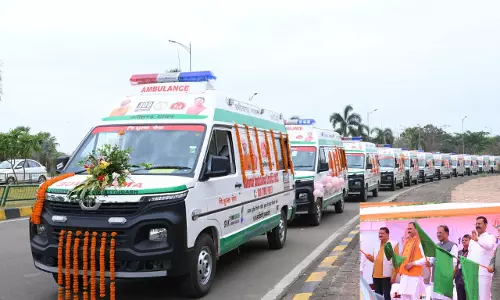 शहर में 15 और गांव में 30 मिनट में पहुंचेगी 108 सेवा, CM साय ने 370 नई एम्बुलेंस को दिखाई हरी झंडी