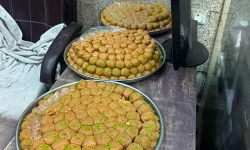 Mathura: प्रशासन ने मिलावटखोरों पर किया कड़ा कदम