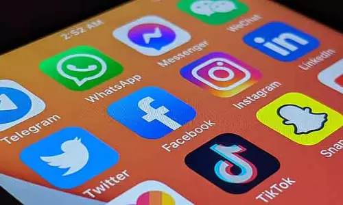 Australia सोशल मीडिया बैन उल्लंघन पर बड़ी टेक कंपनियों की जांच कर रहा