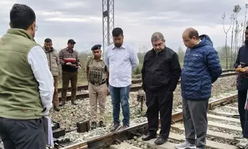 Jammu: रेलवे GM का दौरा, सुरक्षा और कार्यों की जांच Jammu: रेलवे GM का दौरा, सुरक्षा और कार्यों की जांच