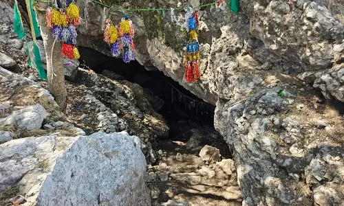 पाकिस्तान में यात्रा, Chakwal में बाबा फरीद की गुफा