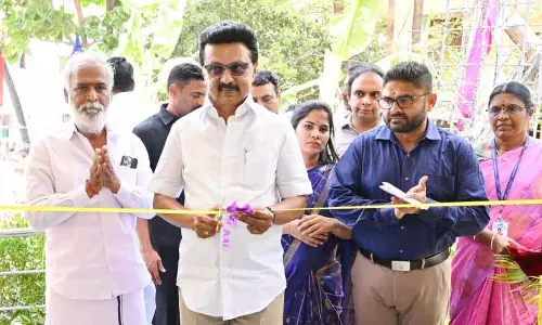 स्टालिन ने Kolathur में पांच साल के विकास पर किताब का विमोचन किया