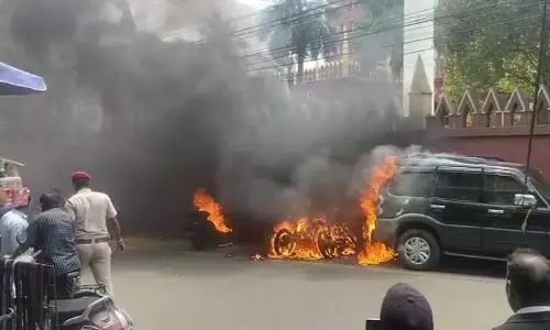 Odisha High Court के पास आग लगी, 4 गाड़ियां क्षतिग्रस्त