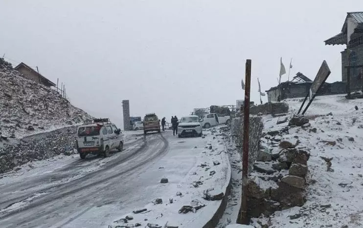 Poonch: पीर गली में मौसम का असर, सड़क बंद Poonch: पीर गली में मौसम का असर, सड़क बंद