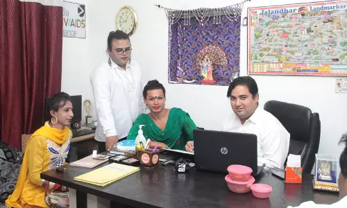 LGBTQIA+ समुदाय ने ट्रांस बिल की निंदा की, कहा कि यह सालों की तरक्की को बेकार कर देगा LGBTQIA+ समुदाय ने ट्रांस बिल की निंदा की, कहा कि यह सालों की तरक्की को बेकार कर देगा