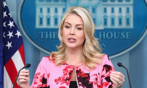 व्हाइट हाउस: US तैनाती से ट्रंप के पास ईरान विकल्प बढ़े व्हाइट हाउस: US तैनाती से ट्रंप के पास ईरान विकल्प बढ़े