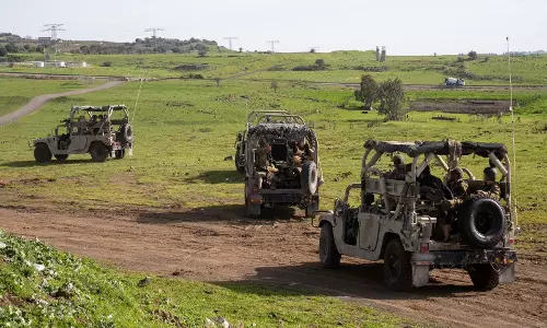 IDF ने वेस्ट बैंक में पत्रकारों के साथ सैनिकों के बर्ताव को गंभीर नैतिक घटना बताया, यूनिट को सस्पेंड किया IDF ने वेस्ट बैंक में पत्रकारों के साथ सैनिकों के बर्ताव को गंभीर नैतिक घटना बताया, यूनिट को सस्पेंड किया