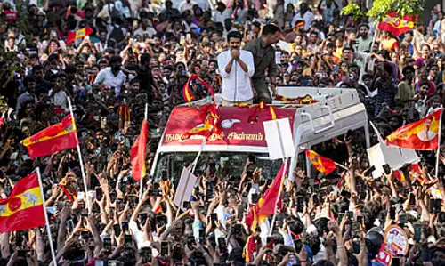 Vijay 2 अप्रैल को त्रिची ईस्ट से नामांकन दाखिल करेंगे: थावेका ने प्रचार की अनुमति मांगी Vijay 2 अप्रैल को त्रिची ईस्ट से नामांकन दाखिल करेंगे: थावेका ने प्रचार की अनुमति मांगी