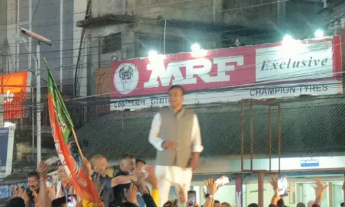 Assam Elections 2026: सीएम हिमंत बिस्वा सरमा ने डिब्रूगढ़ में रोड शो का नेतृत्व किया Assam Elections 2026: सीएम हिमंत बिस्वा सरमा ने डिब्रूगढ़ में रोड शो का नेतृत्व किया