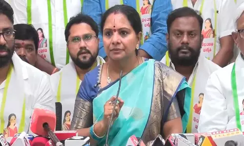 तेलंगाना जागृति की प्रेसिडेंट के कविता ने कहा, CAG रिपोर्ट तेलंगाना के खजाने की हालत को किया उजागर तेलंगाना जागृति की प्रेसिडेंट के कविता ने कहा, CAG रिपोर्ट तेलंगाना के खजाने की हालत को किया उजागर
