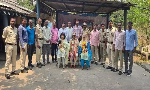 Retired सिंगरेनी इंस्पेक्टर गौस को उनकी ईमानदार सेवा के लिए सम्मानित किया गया Retired सिंगरेनी इंस्पेक्टर गौस को उनकी ईमानदार सेवा के लिए सम्मानित किया गया