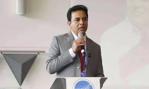 BRS के कार्यकारी अध्यक्ष केटीआर एक हफ़्ते के अमेरिकी दौरे पर रवाना हुए