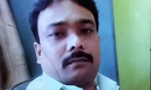 जोन कमिश्नर के नाम से अवैध वसूली कर रहा सहायक राजस्व निरीक्षक, वीडियो वायरल जोन कमिश्नर के नाम से अवैध वसूली कर रहा सहायक राजस्व निरीक्षक, वीडियो वायरल