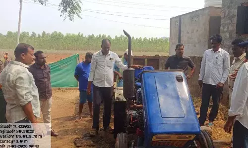 Bhadradri Kothagudem में अज्ञात हमलावरों ने गांव के ट्रैक्टर में आग लगाने की कोशिश की