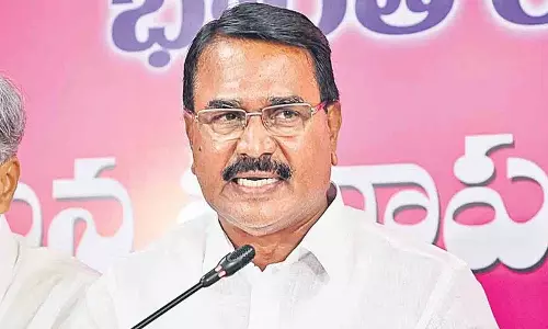 कृष्णा नदी पलामुरु, नलगोंडा और रंगारेड्डी जिलों के लिए शरणस्थली है: Niranjan Reddy कृष्णा नदी पलामुरु, नलगोंडा और रंगारेड्डी जिलों के लिए शरणस्थली है: Niranjan Reddy
