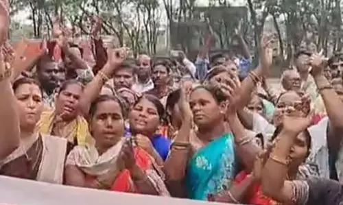 ईतवारी बाजार की जगह ऑक्सीजोन निर्माण, विरोध में भारी हंगामा ईतवारी बाजार की जगह ऑक्सीजोन निर्माण, विरोध में भारी हंगामा