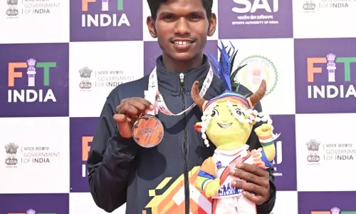 खुद से सीखने वाले सूरज माशी ने उधार के स्पाइक्स पहन जीता 5000 मीटर का रजत पदक खुद से सीखने वाले सूरज माशी ने उधार के स्पाइक्स पहन जीता 5000 मीटर का रजत पदक