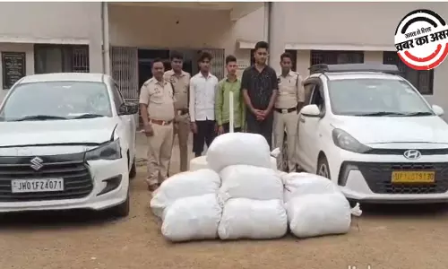 4 करोड़ के गांजा और नशीली टेबलेट बरामद, महासमुंद पुलिस ने तस्करी रोकी 4 करोड़ के गांजा और नशीली टेबलेट बरामद, महासमुंद पुलिस ने तस्करी रोकी
