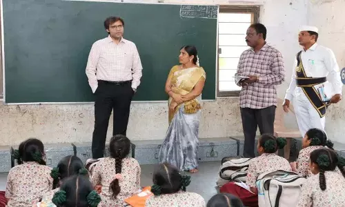 Collector अंकित मलप्पुरम ने सरकारी स्कूलों में बिजली का इंस्पेक्शन किया Collector अंकित मलप्पुरम ने सरकारी स्कूलों में बिजली का इंस्पेक्शन किया