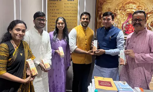 प्लास्टिक पर रोक लगाने के लिए सिद्धिविनायक और Kashi विश्वनाथ मंदिरों में सस्टेनेबल वॉटर पैकेजिंग शुरू की गई प्लास्टिक पर रोक लगाने के लिए सिद्धिविनायक और Kashi विश्वनाथ मंदिरों में सस्टेनेबल वॉटर पैकेजिंग शुरू की गई