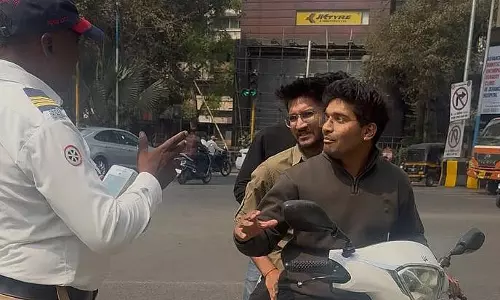 Pune : ट्रैफिक पुलिस ने 3 दिन के स्पेशल ड्राइव में 51.54 लाख का जुर्माना वसूला Pune : ट्रैफिक पुलिस ने 3 दिन के स्पेशल ड्राइव में 51.54 लाख का जुर्माना वसूला