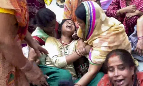 बिहार के मंदिर में भगदड़ में आठ लोगों की मौत, आठ घायल; SHO सस्पेंड बिहार के मंदिर में भगदड़ में आठ लोगों की मौत, आठ घायल; SHO सस्पेंड
