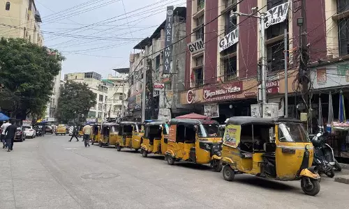 मिडिल ईस्ट संकट से तेलंगाना में ऑटो LPG की कमी, एक लाख ड्राइवर प्रभावित मिडिल ईस्ट संकट से तेलंगाना में ऑटो LPG की कमी, एक लाख ड्राइवर प्रभावित