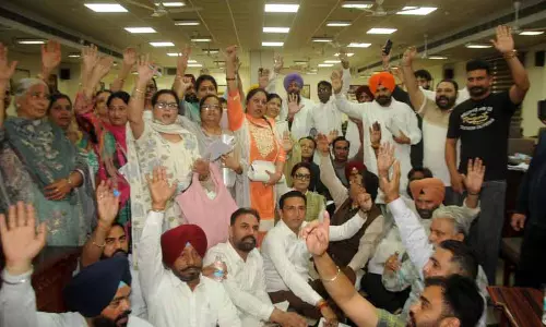 Amritsar नगर निगम ने हंगामे के बीच 481 करोड़ रुपये का बजट पास किया Amritsar नगर निगम ने हंगामे के बीच 481 करोड़ रुपये का बजट पास किया
