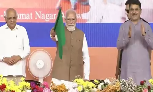 PM मोदी ने गुजरात में 20,000 करोड़ के प्रोजेक्ट्स शुरू किए PM मोदी ने गुजरात में 20,000 करोड़ के प्रोजेक्ट्स शुरू किए