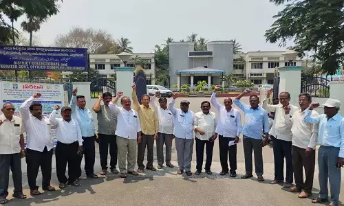 Telangana Panel ने मार्च 2024 के बाद रिटायरमेंट बेनिफिट्स जारी करने की मांग की Telangana Panel ने मार्च 2024 के बाद रिटायरमेंट बेनिफिट्स जारी करने की मांग की