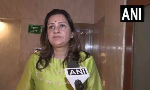 प्रियंका चतुर्वेदी का बंगाल चुनाव पर निशाना: हिंसा और नुकसान रोकने में चुनाव आयोग की जिम्मेदारी