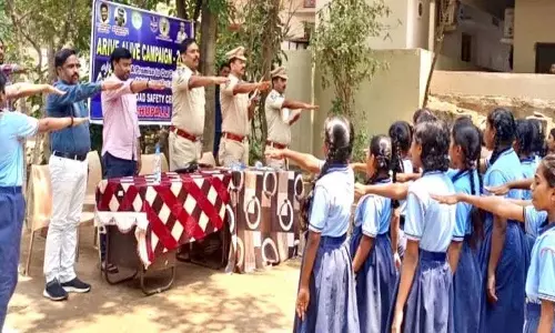 DSP आदिनारायण ने छात्रों से ज़िम्मेदार नागरिक बनने की अपील की