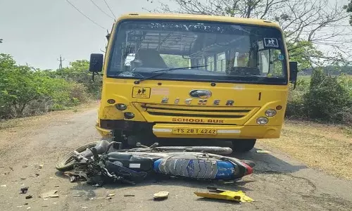School Bus और बाइक की टक्कर में दो युवक गंभीर रूप से घायल School Bus और बाइक की टक्कर में दो युवक गंभीर रूप से घायल