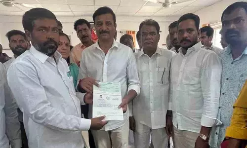 Dubbaka के MLA ने गरीबों की मदद के लिए CM रिलीफ फंड की तारीफ़ की Dubbaka के MLA ने गरीबों की मदद के लिए CM रिलीफ फंड की तारीफ़ की