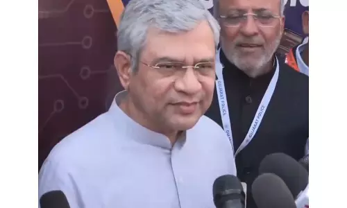 भारत के लिए गर्व का दिन: अश्विनी वैष्णव ने Sanand में दूसरे सेमीकंडक्टर प्लांट की तारीफ़ की