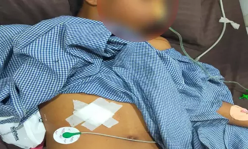 रायपुर में चाकूबाजी, पुरानी रंजिश में युवक पर जानलेवा हमला रायपुर में चाकूबाजी, पुरानी रंजिश में युवक पर जानलेवा हमला
